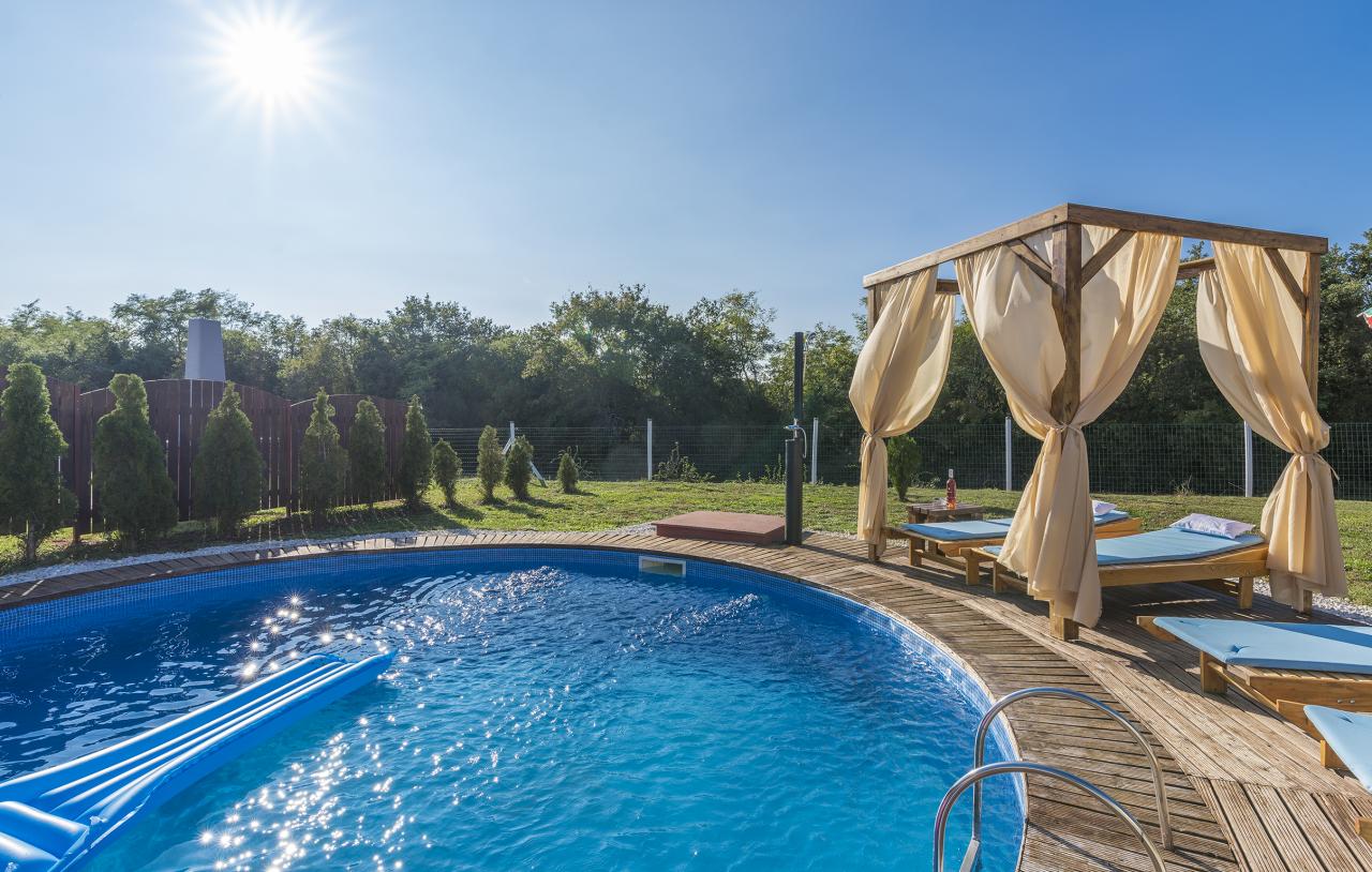 Urlaub im Mobilheim (Nr.8) mit privatem Pool für 6-8 Personen