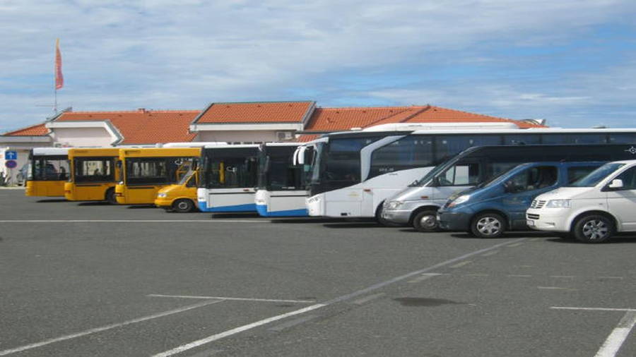 Busbahnhof in Novalja