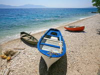 Boote am Strand in Kroatien