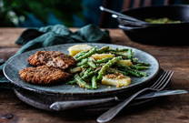 Frikadellen mit grünen Bohnen