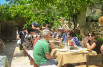 Gesellige Atmosphäre Baculov Dvor