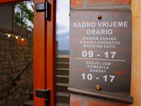 Weingut Cattunar - Öffnungszeiten