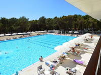 Der große Swimmingpool im Aquapark Cikat
