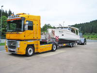 Bootüberführung auf der Straße nach Kroatien