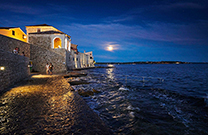 Stadtmauern bei Nacht, Novigrad