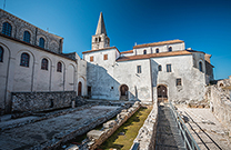 Innenhof und Basilika