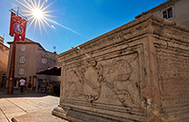 Altstadt Krk, Vela placa