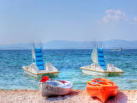 Boote am Strand in Kroatien