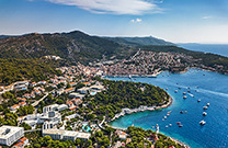 Lage, Beach Club Hvar