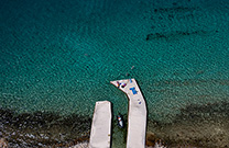 Betonierte Liegefläche, Strand Mandre