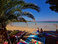 Strand Tratica, Kraj