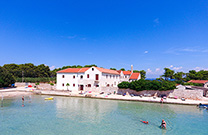 Flaches Meer, Strand Mostir