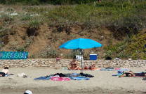 Touristen am Strand Vela Przina