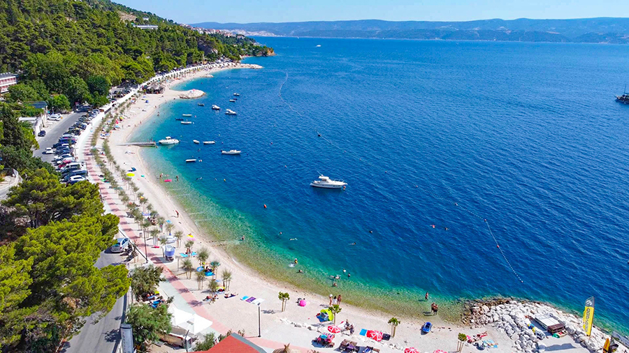 Strand Brzet in Omis