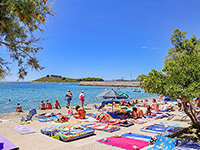 Strand Janice 1, Pakostane