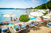 Liegen- und Sonnenschirmverleih am Strand