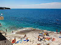 Strand Zlatne stijene