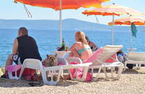 Hundestrand Crikvenica - Liegen & Sonnenschirm