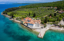 Strand Glavotok am Kloster