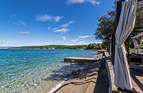 Njivice, Strand Jadran