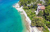 Villa Carolina, Cikat Bucht