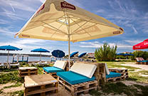 Chiller Lounge - Montys Dog Beach Bar