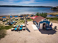 Monty´s Dog Beach & Bar in Banjol