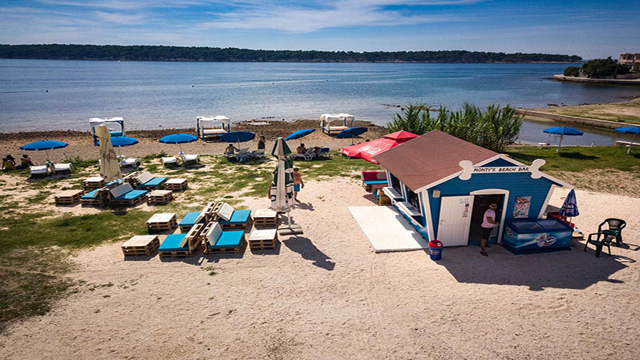 Hundestrand Montys Dog Beach Bar - Banjol