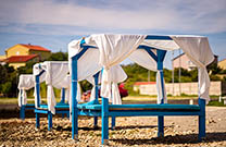 Sonnenbetten - Montys Dog Beach Bar