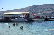 Bootsanlegeplätze am Strand Pudarica