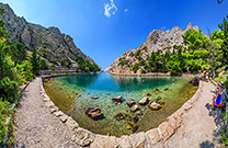 Türkisfarbenes, glasklares Wasser