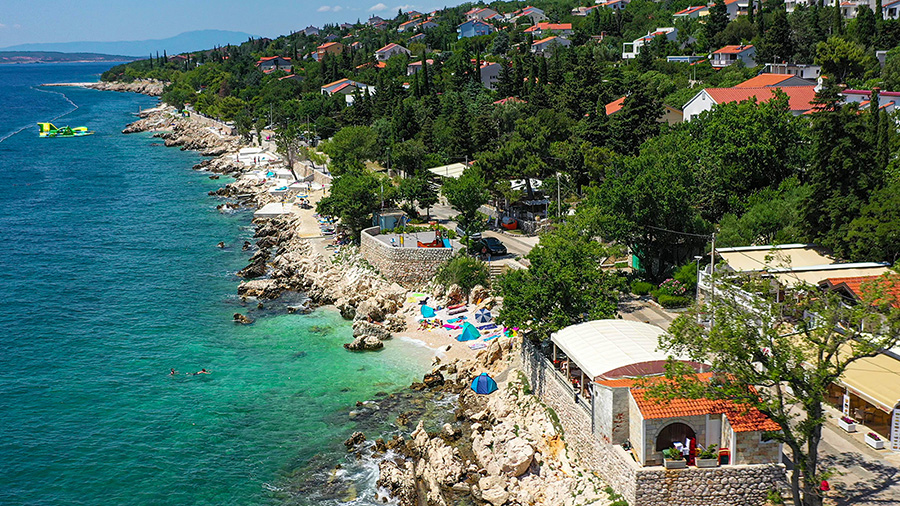 Strand Bribirska obala (Riva)