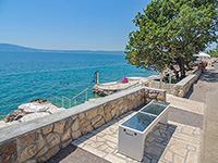 Strand Bribirska obala (Riva) in Novi Vinodolski