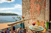 Kleiner Balkon, Mediterraneo Bar