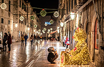 Weihnachtsmarkt in Dubrovnik auf dem Stradun