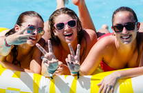 Mädels im Pool- Springbreak Europe Kroatien 2014