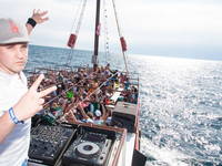 Springbreak Europe - Partyboot Coke Red Snapper