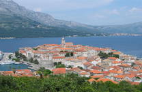 Blick auf die Stadt Korcula vom Berg aus