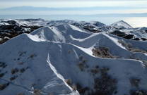 Verschneite Berge im Naturpark Biokovo