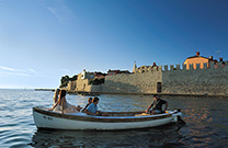 Bootsfahrt, Stadtmauern Novigrad