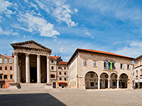 Forumsplatz, Augustustempel, Rathaus