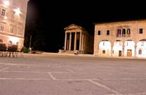 Rathaus & Augustustempel