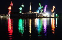 Farbenspiel Kräne Pula