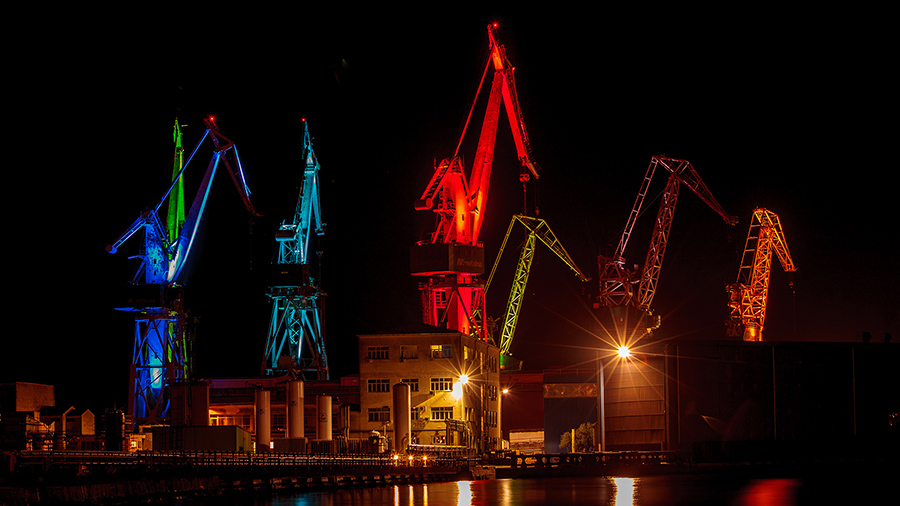 Leuchtende Giganten in Pula