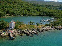 Strand Uvala Lokvisca, Jadranovo