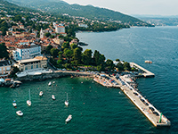 Strand kod mula u centru Lovrana