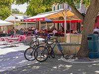 Restaurant, Trg. Studenac