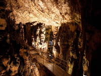 Silo, Tropfsteinhöhle Biserujka