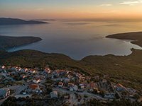 Luftaufnahme Ustrine, Kirche St. Martin
