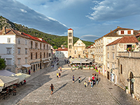 Platz des Hl. Stephans - Trg. Svetog Stjepana (Zentrum)